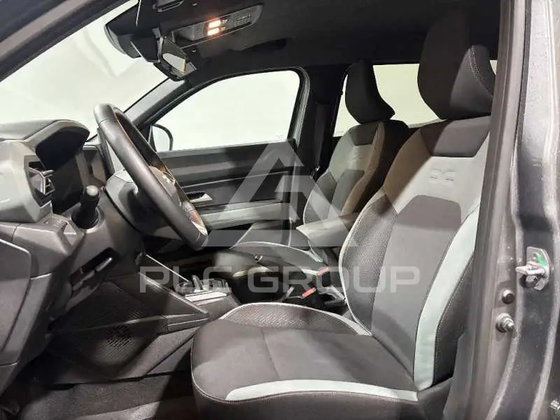 2025 Dacia Duster