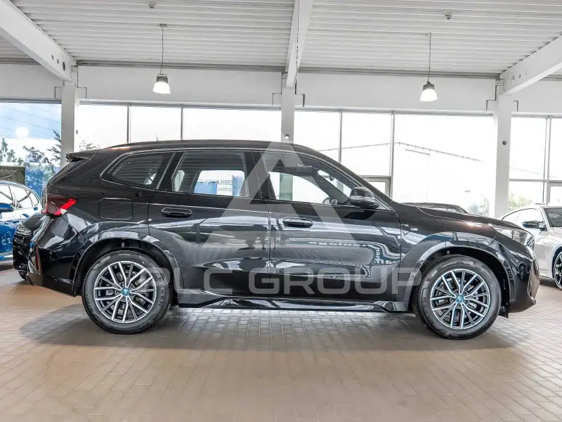 2025 BMW iX