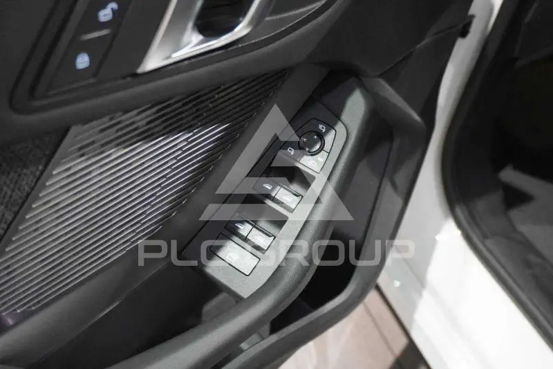 2025 BMW 218