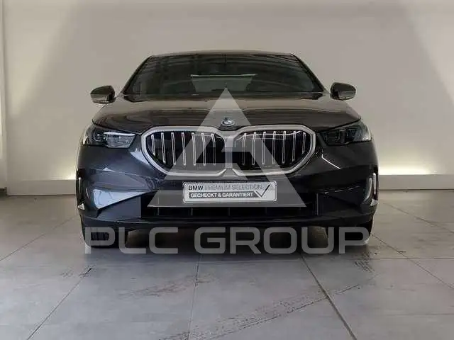 2025 BMW 523