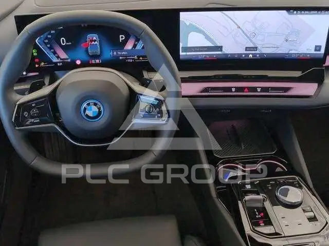 2025 BMW 523
