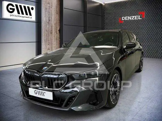2025 BMW 523
