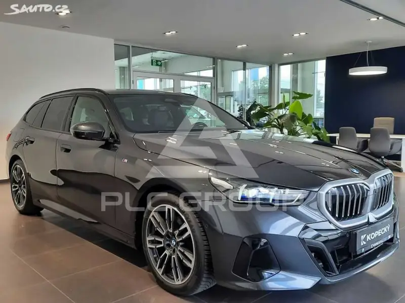 2025 BMW 523