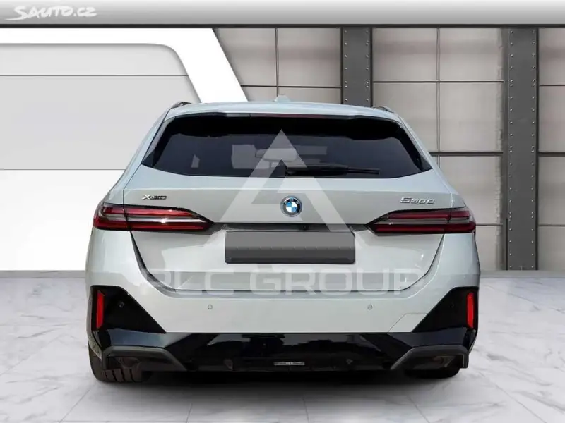 2025 BMW 523