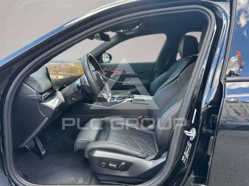 2025 BMW 523