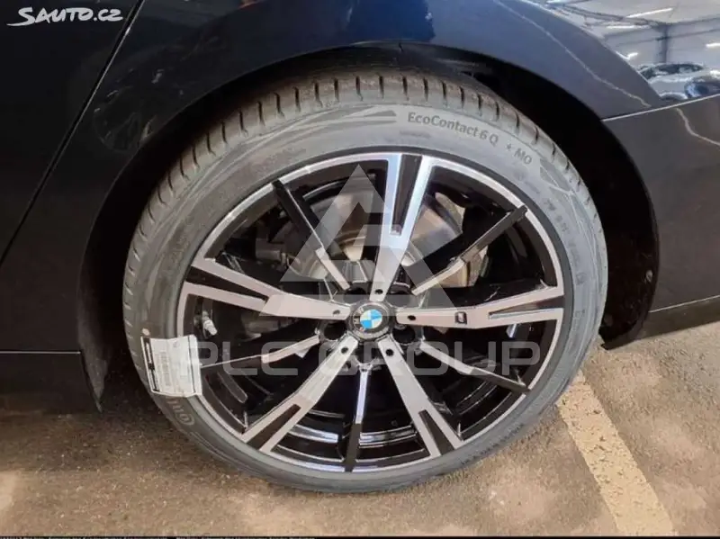 2025 BMW 523