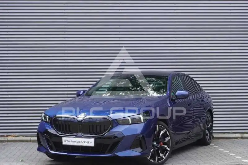 2025 BMW 523
