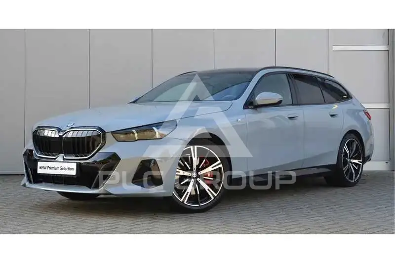2025 BMW 523
