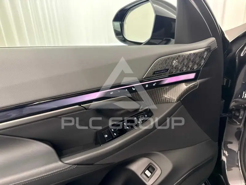 2025 BMW 523