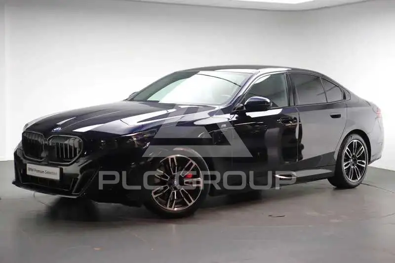 2025 BMW 523