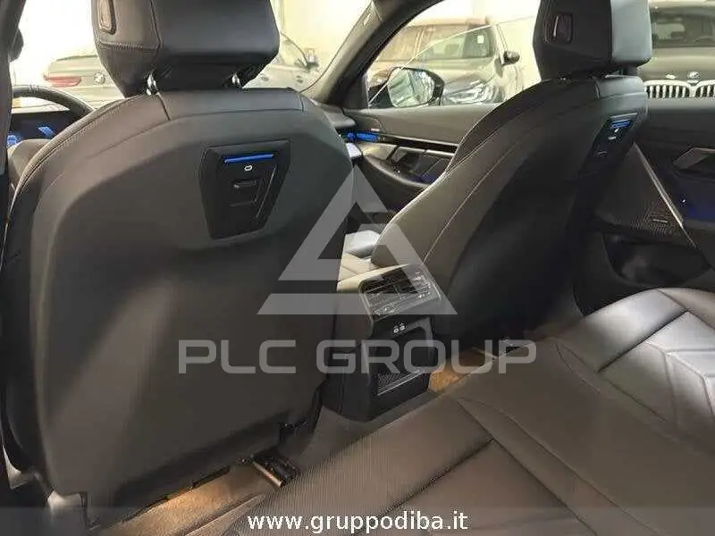 2025 BMW 523