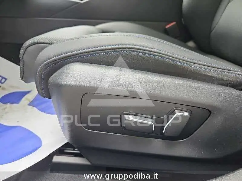 2025 BMW 523