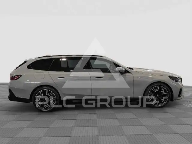 2025 BMW 523