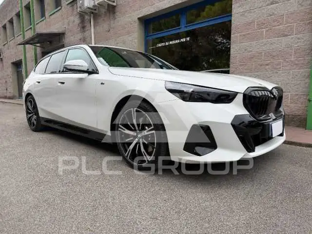 2025 BMW 523