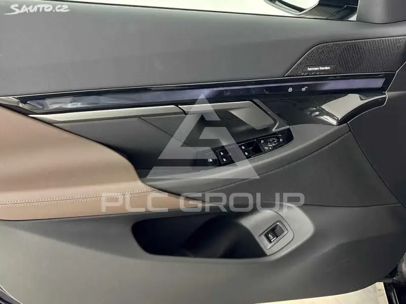 2025 BMW 523