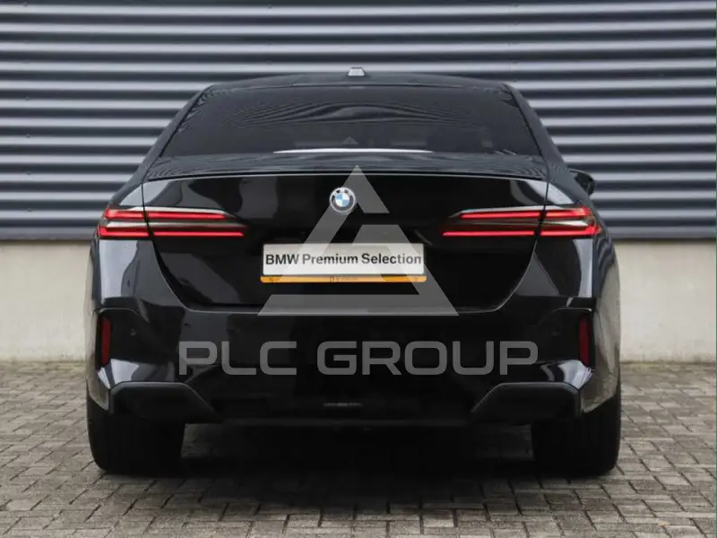 2025 BMW 523