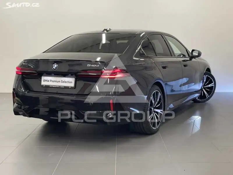 2025 BMW 523