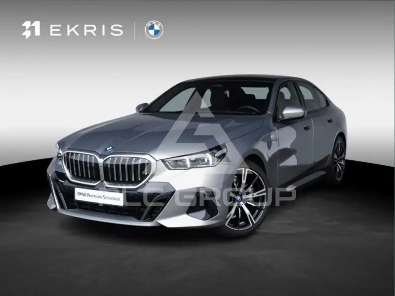 2025 BMW 523