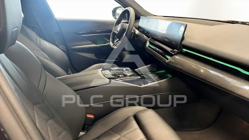 2025 BMW 523