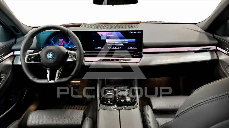 2025 BMW 523