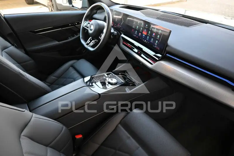 2025 BMW 523