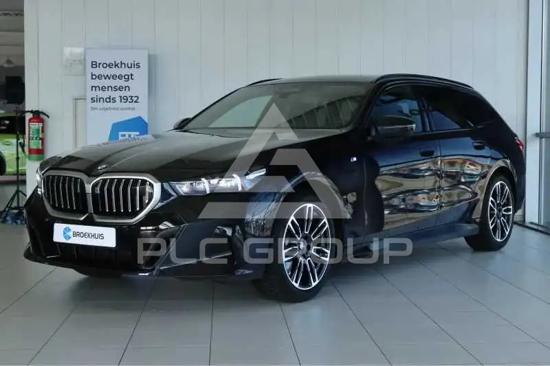 2025 BMW 523