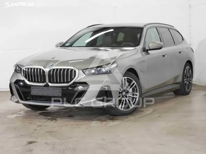 2025 BMW 523