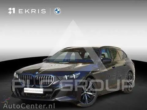 2025 BMW 523
