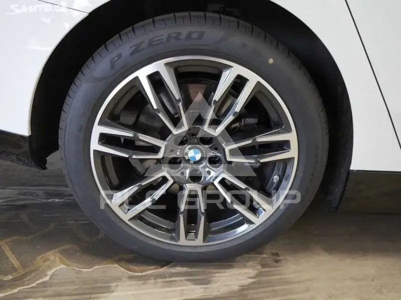 2025 BMW 523