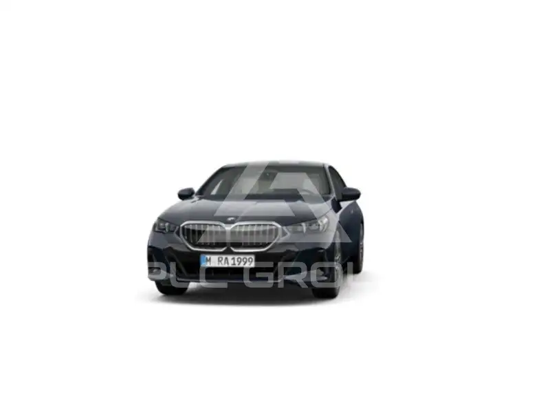2025 BMW 523