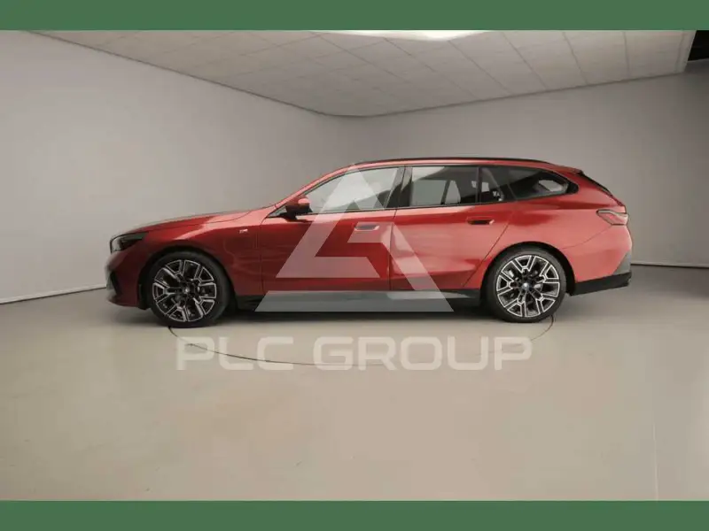 2025 BMW 523