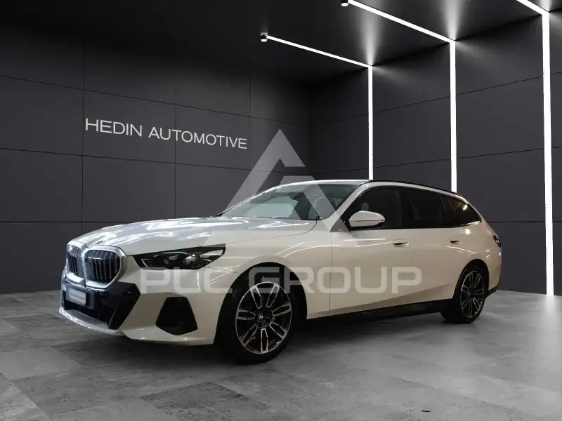 2025 BMW 523