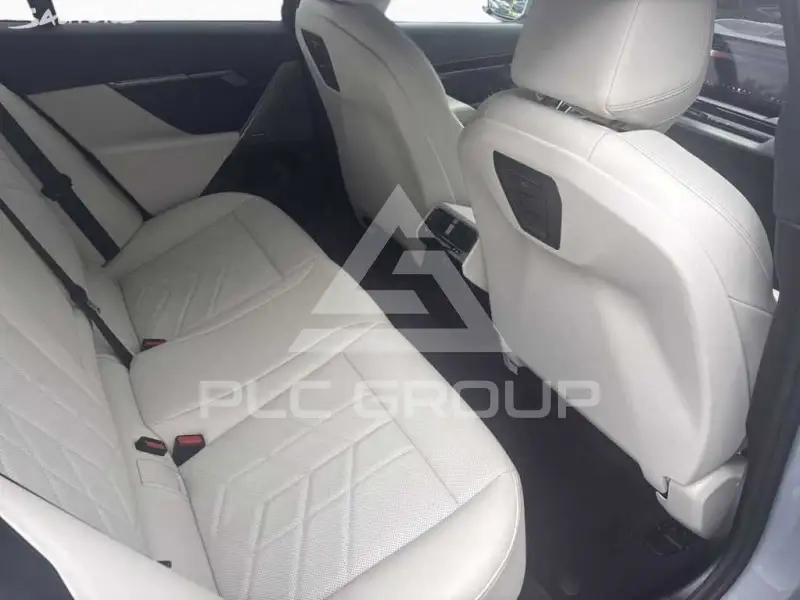 2025 BMW 523