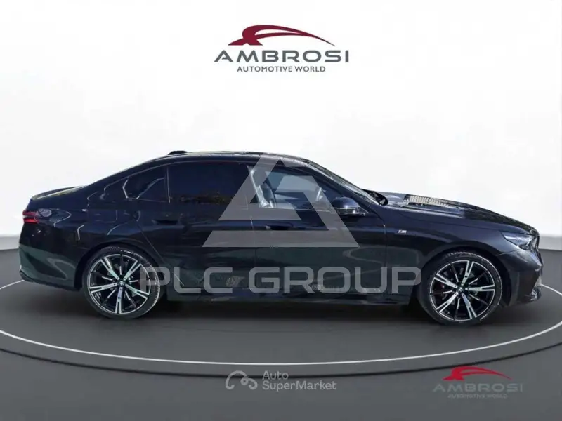 2025 BMW 523