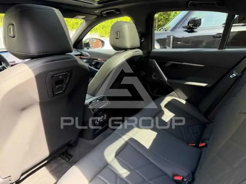 2025 BMW 523