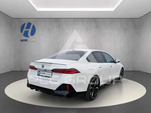 2025 BMW 523