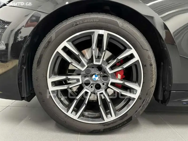 2025 BMW 523