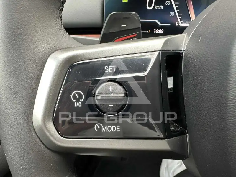 2025 BMW 523