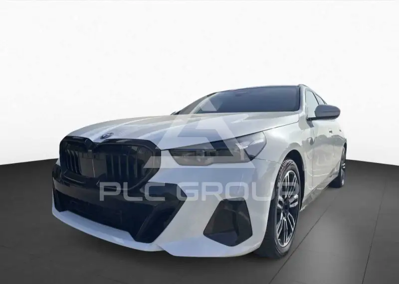 2025 BMW 523