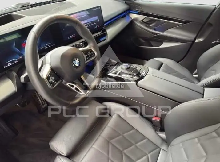 2025 BMW 523