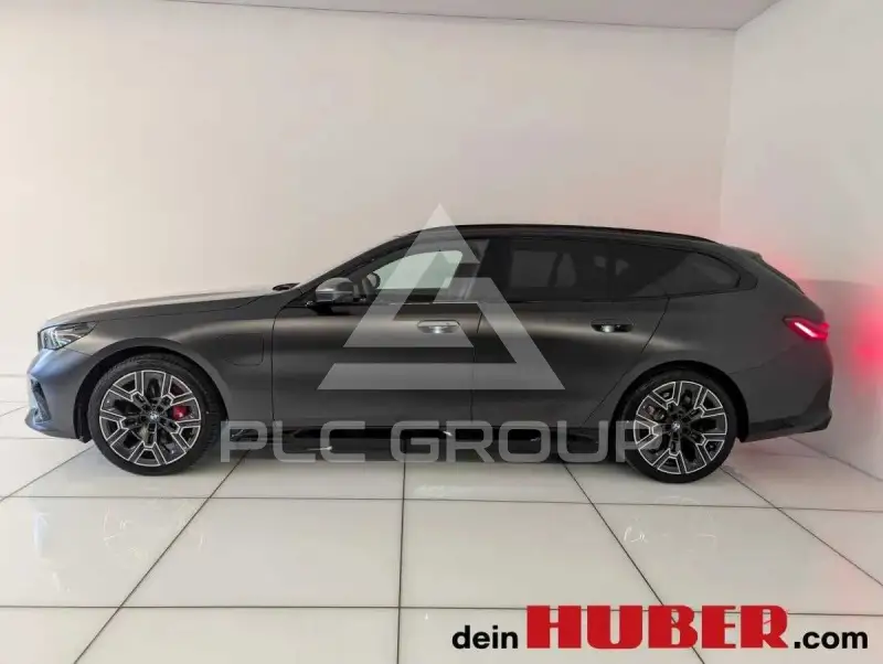 2025 BMW 523