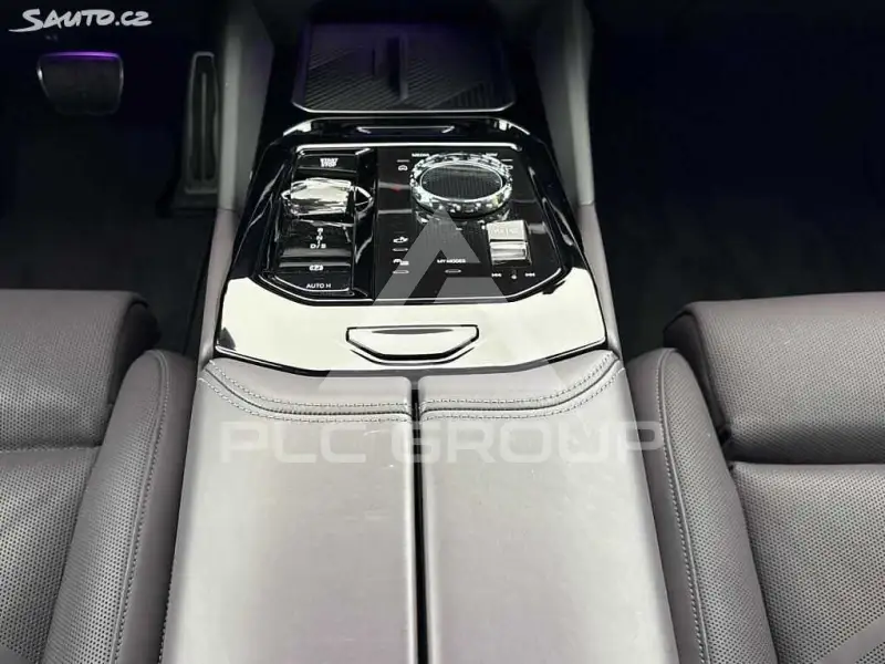 2025 BMW 523