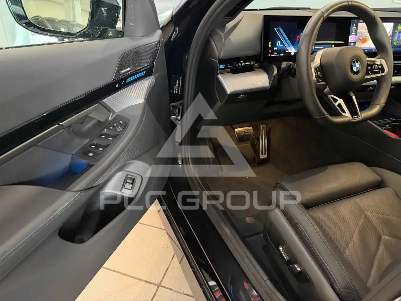 2025 BMW 523
