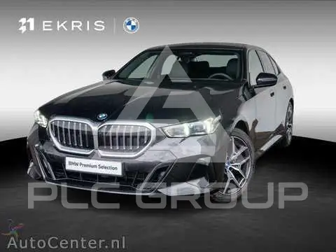 2025 BMW 523