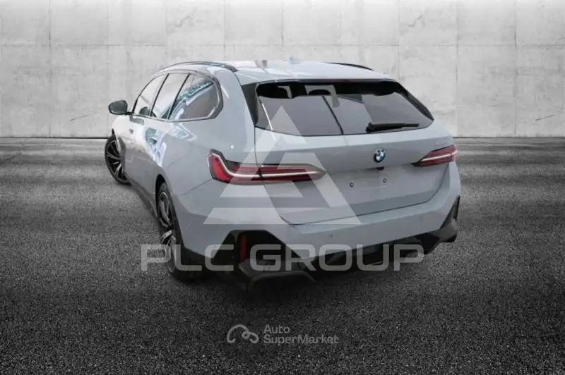 2025 BMW 523