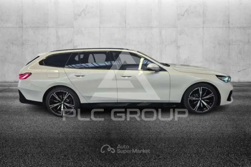 2025 BMW 523