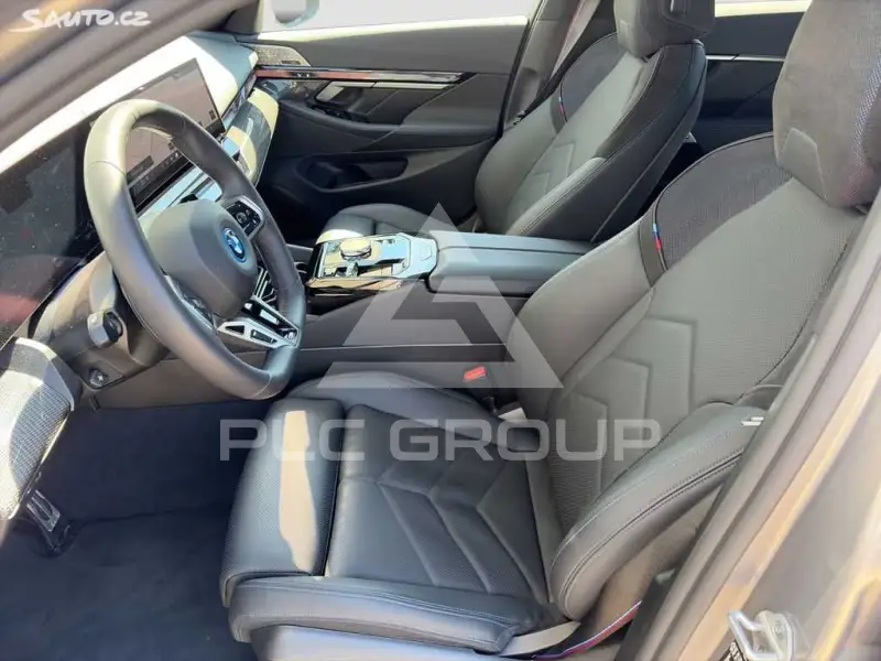 2025 BMW 523