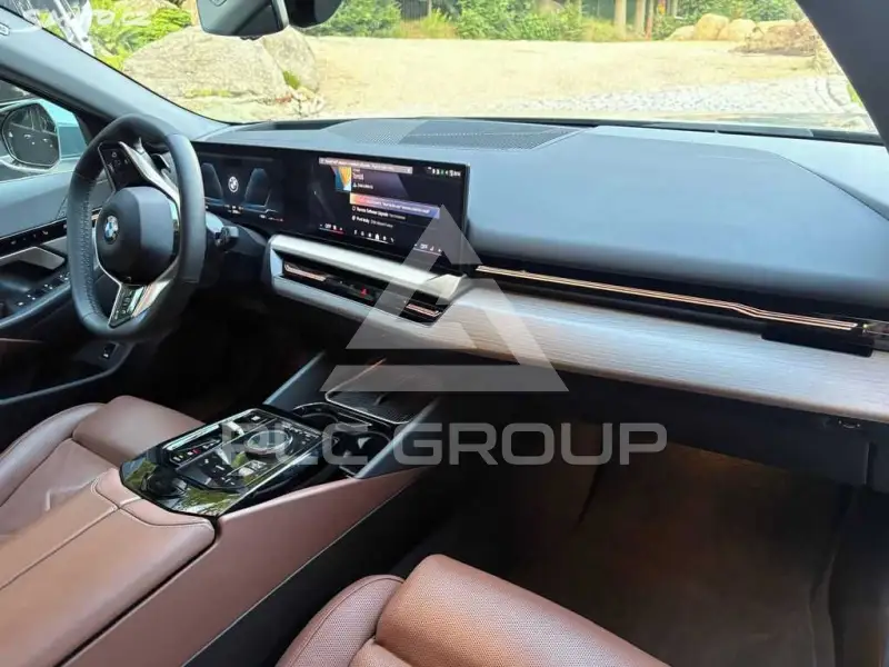 2025 BMW 523