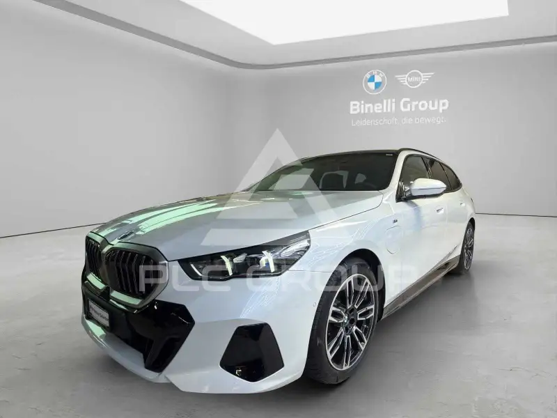 2025 BMW 523