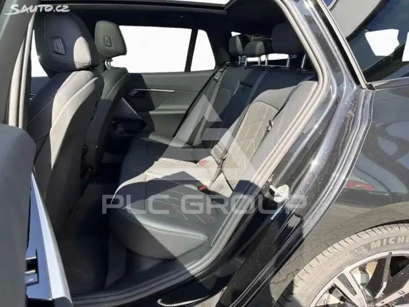 2025 BMW 523